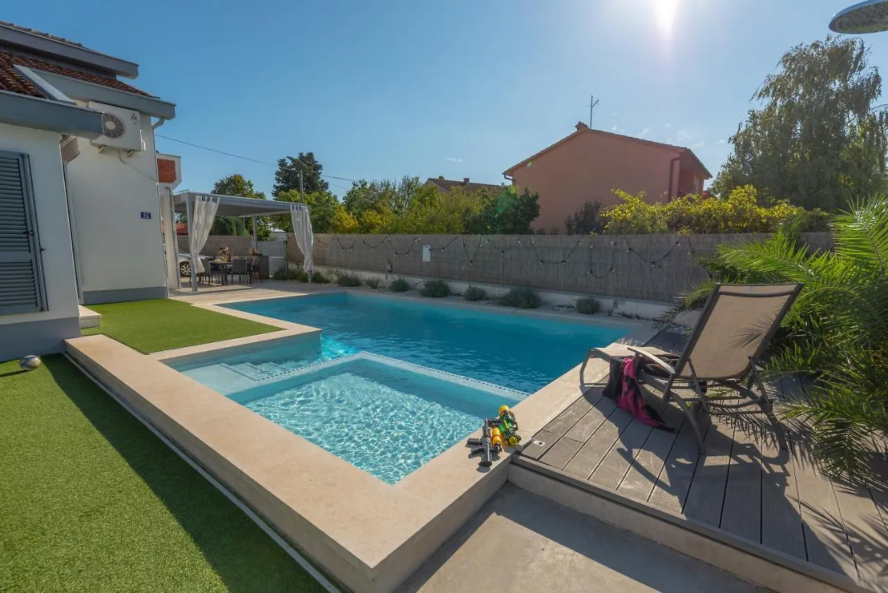 Kuntrada 45 Holiday Home - Heated & Kids Pool Fazana